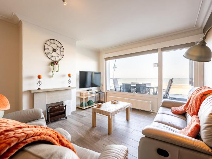 Apartment on Zeedijk with Stunning Sea Views