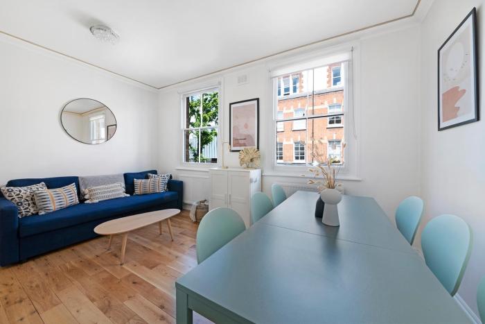 Bell Street Apartment by MoreThanStays