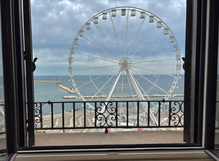 8 Archi sul Mare Exclusive Ferris Wheel View