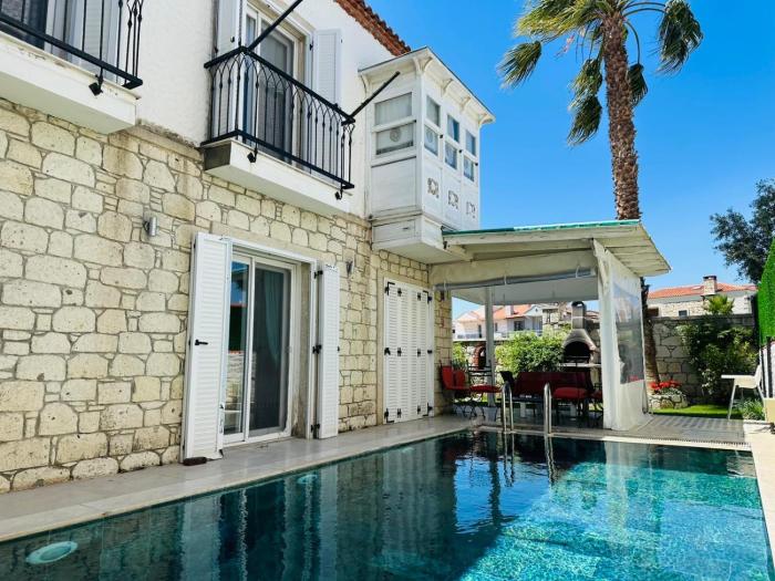 Evalacati-Villa Palma-Central villa with private pool and garden