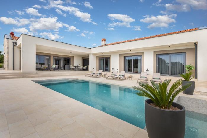 Villa Lastine by Villsy