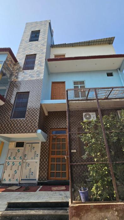 Baba Dhani Nishad Palace