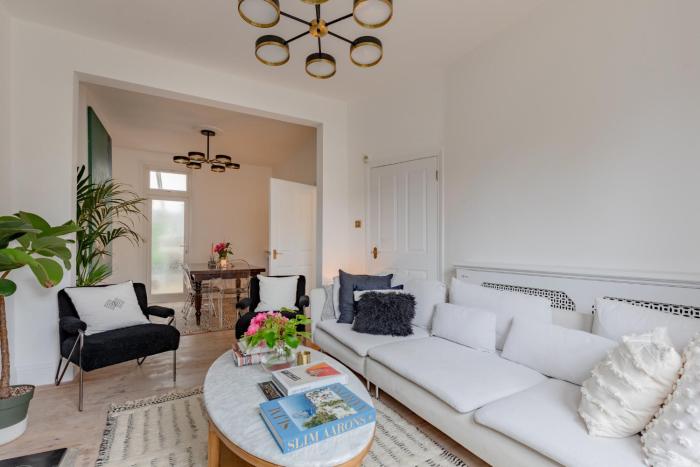 Luxuriously Curated 4BD Home Stoke Newington