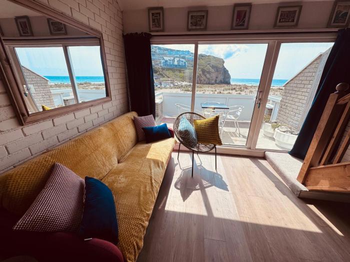 Surf n Sands in Porthtowan Beachfront Apartment
