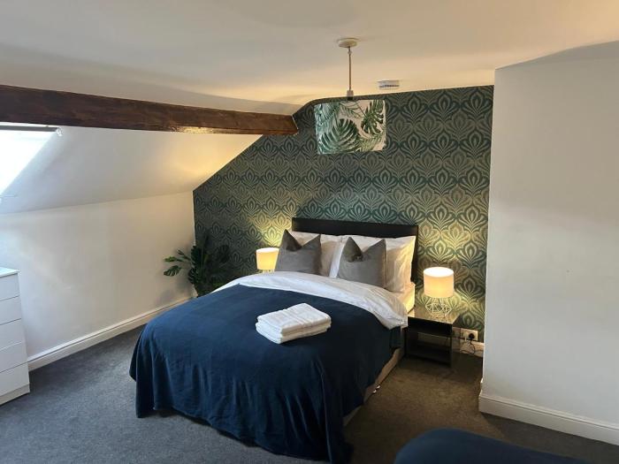 BIG 7-bed Contractor House in Derby by PureStay - 7 nights min!