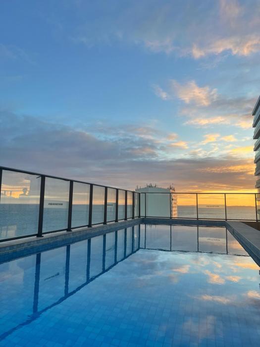Novo! Apto com Piscina e Vaga ao lado do Farol da Barra em Salvador