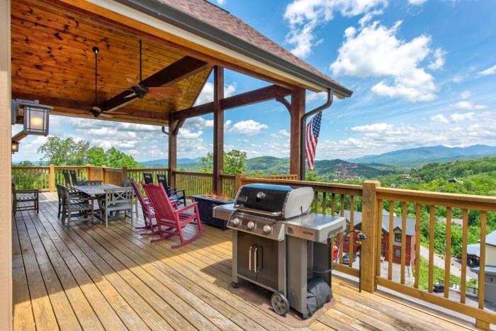 Villa Tavia by Stony Brook Cabins