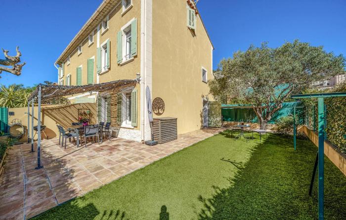 3 Bedroom Lovely Home In Sanary-Sur-Mer