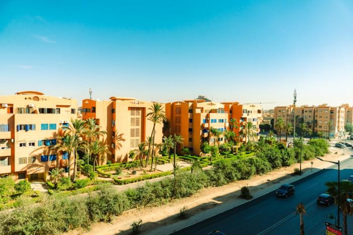 Chic Marrakech Getaway with Pool, Gym & Security