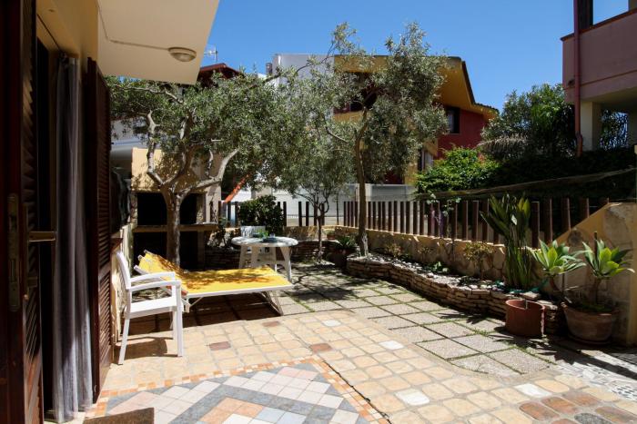 Villetta Simiri caposchiera con cortile e BBQ