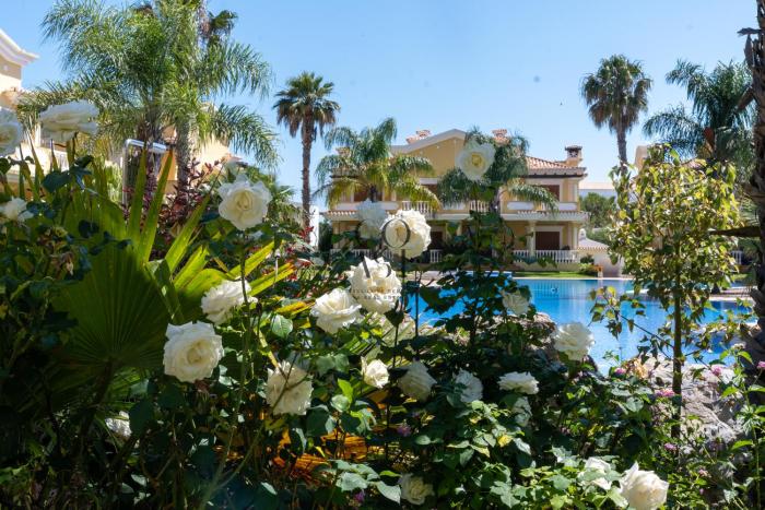 Sunny Escape w Pool & Garden by The Coast Exclusive Rentals