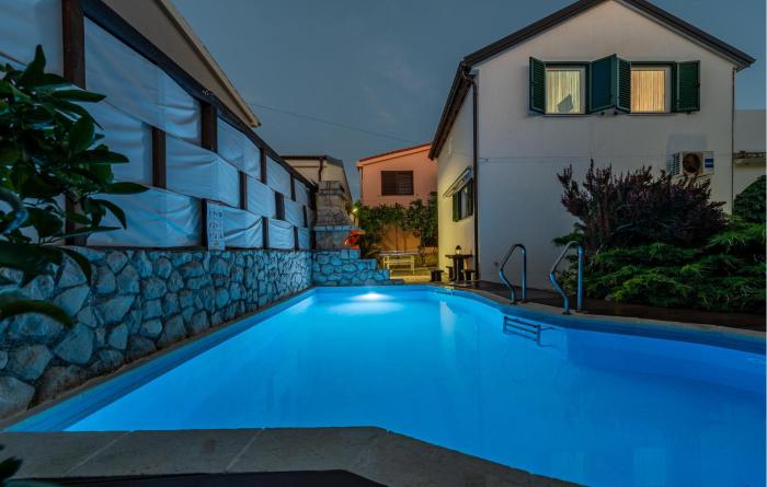 Four-Bedroom Holiday Home In Vir