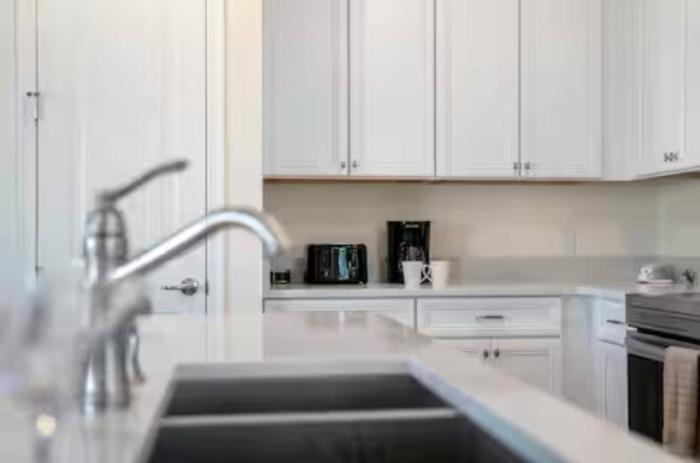 Modern 2 bd Disney World parking