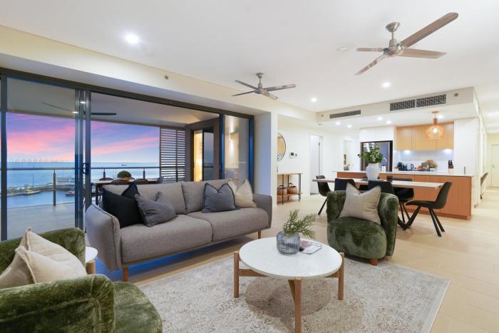 Captivating Waterfront Lagoon Views Sub Penthouse
