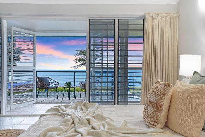 Spacious Beachside Retreat Plunge Pool & Patio