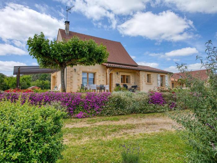 Maison paisible à Saint-Vincent-le-Paluel avec grand jardin - FR-1-616-360