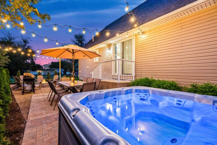 Cedar Point, Kalahari, Sports Force, Hot tub, Fire pit, EV, Pets, Beach, Fireplace, Park