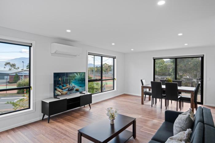 Beautiful Brand New Home - Near Shoreline & Beach