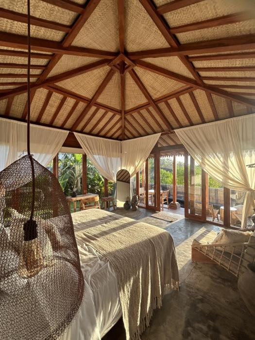 Sunset vista wood and glass villa, Uluwatu