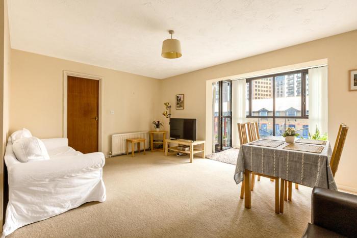 Cosy 1BR in Canary Wharf with Balcony 10min Tube