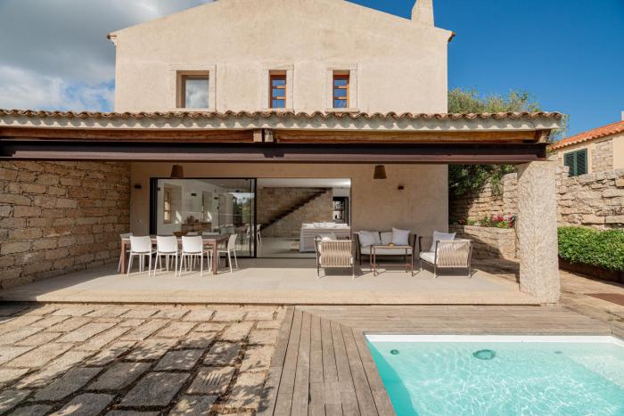 Villa dell800 con Jacuzzi Privata - San Pantaleo