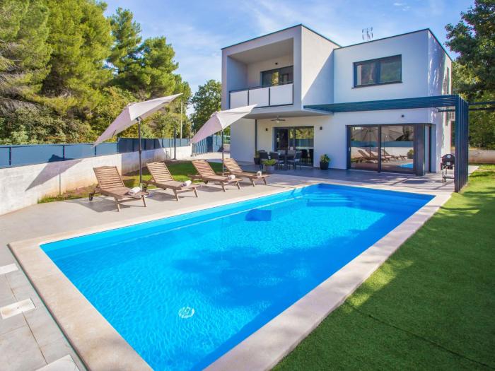 Villa Villa Eva Tar by Interhome