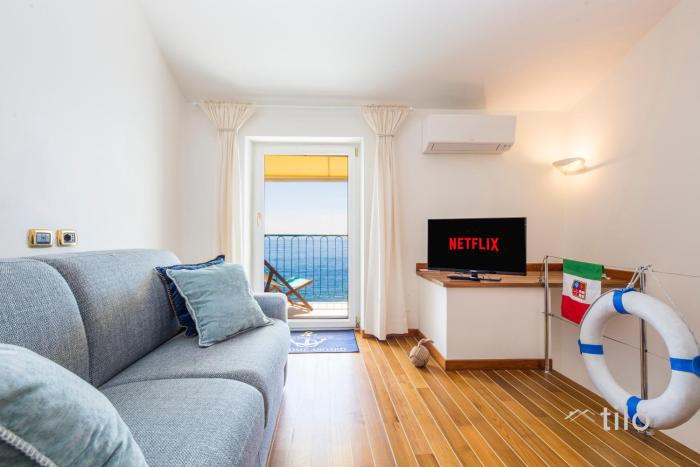 Beach | Parking | Wifi | AC| Sea View By Tilo