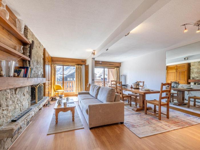 Appartement de Standing au Centre de Val-dIsère, Balcon Sud et Proche Pistes - FR-1-694-46