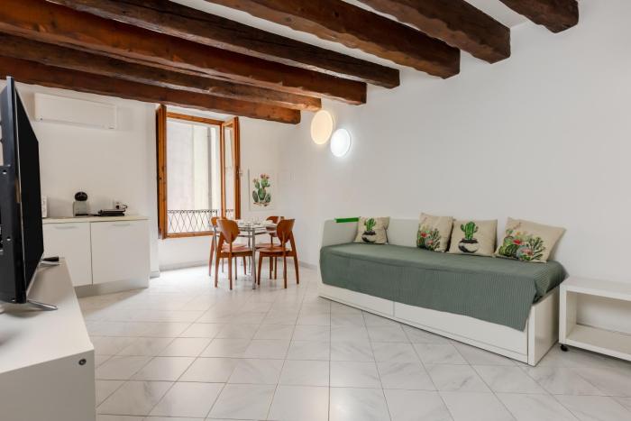 GuestHost - Comfy Studio in the Heart of Cagliari