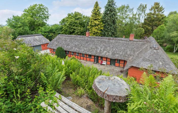5 Bedroom Cozy Home In Ørsted