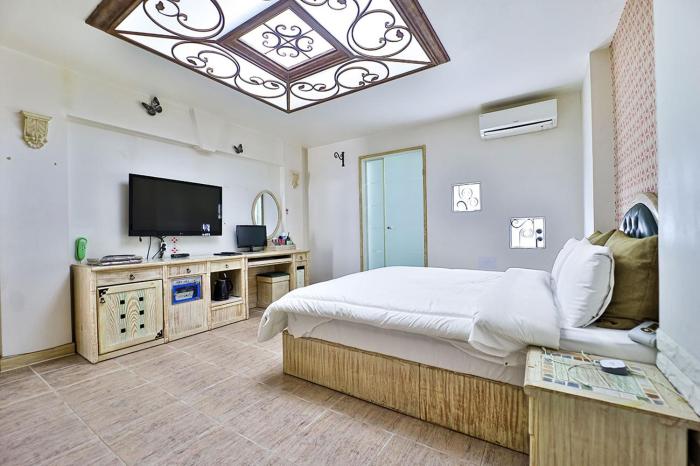 Feel Love Drive-in Motel