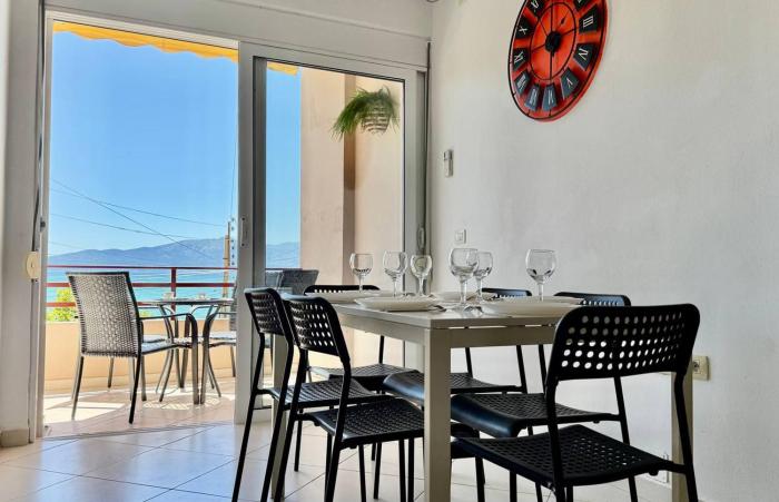 Orange Corner Apartment