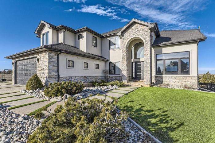 Mountain Top Mansion with Bar, B ball Court, Hot Tub