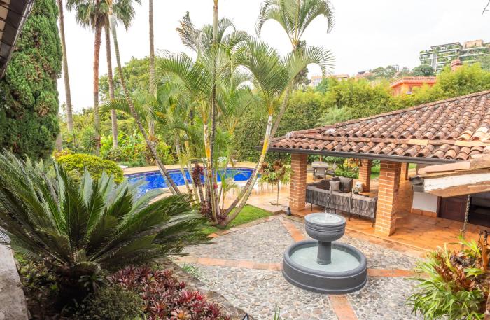 Premium Mansion in El Poblado Nightclub, Maid & Pool