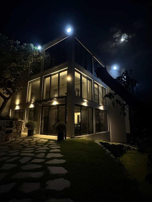 Elegant 7BR Home with Pool in Santa Eualia