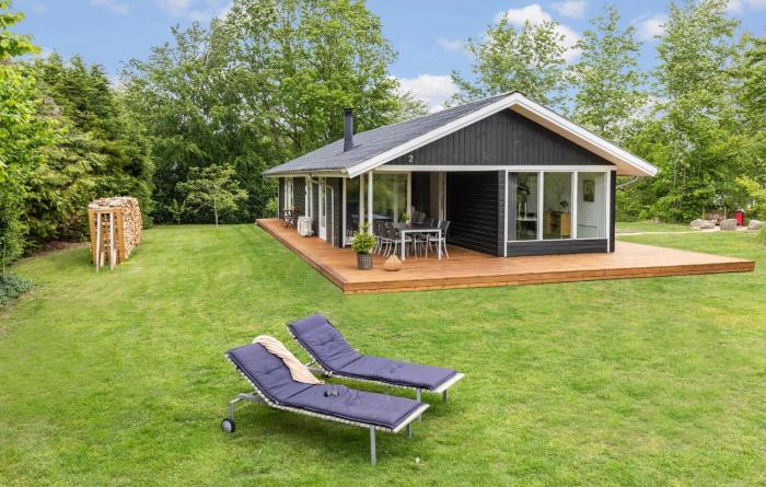 Three-Bedroom Holiday Home In Grenaa