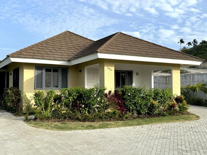 The Sunshine 3 Bedroom Villa with pool & gym