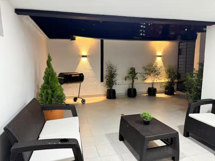 Casa Lujosa vacacional El Poblado Medellín Por día Con Piscina Jacuzzi AC 9br