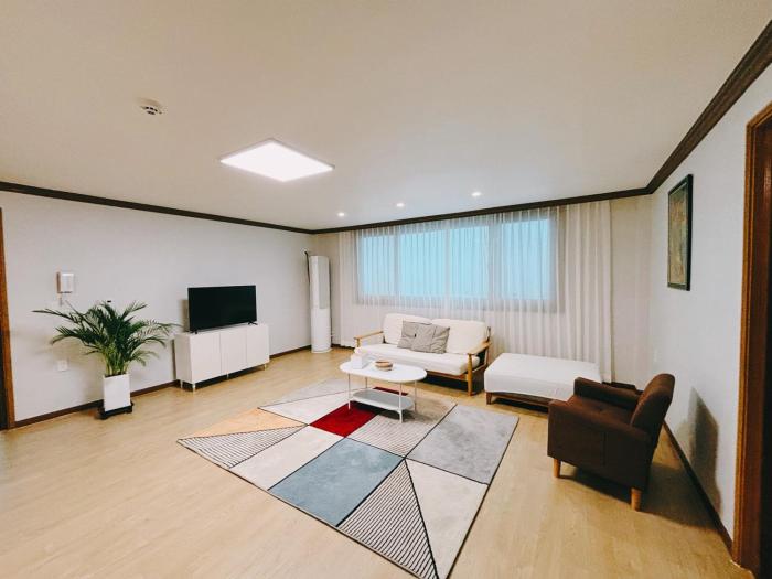 stayok Okpo, center of Geoje