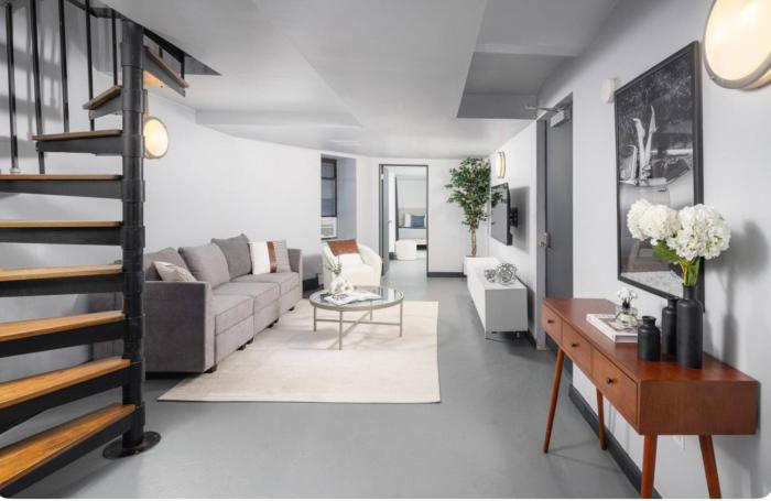 Spacious 4Bd with Backyard in Manhattan