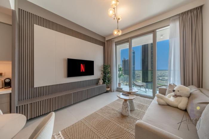 Sky-High Downtown 1BR Steps from Burj Khalifa
