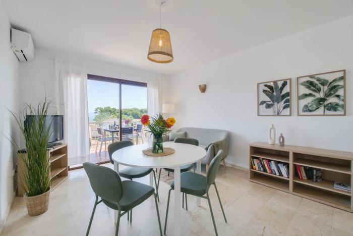 DIANA-Moderne Ferienwohnung direkt am Strand,Klima, Wifi,zentrale Lage, Supermärkte-Shops-Restaurants fussläufig