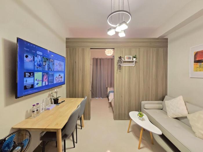 1BR Condotel with Balcony at FAME Residences #FM62-1