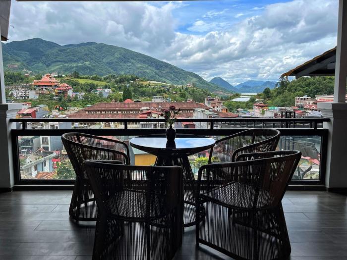 Whisper Stay I The Hillside Home