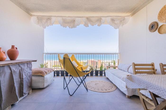 Seaview Apartment in Canet with Rooftop Pool