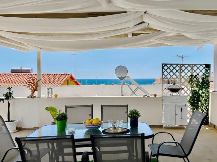 Blue Space 50 meters from the sandy beach, parking & wifi