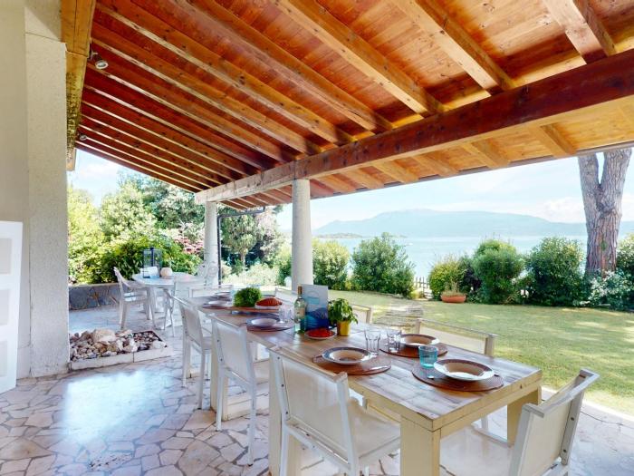 Villa 7 Bello by Bookinggardalake