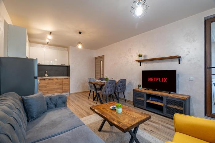 Stylish Apartment with Free Public Parking