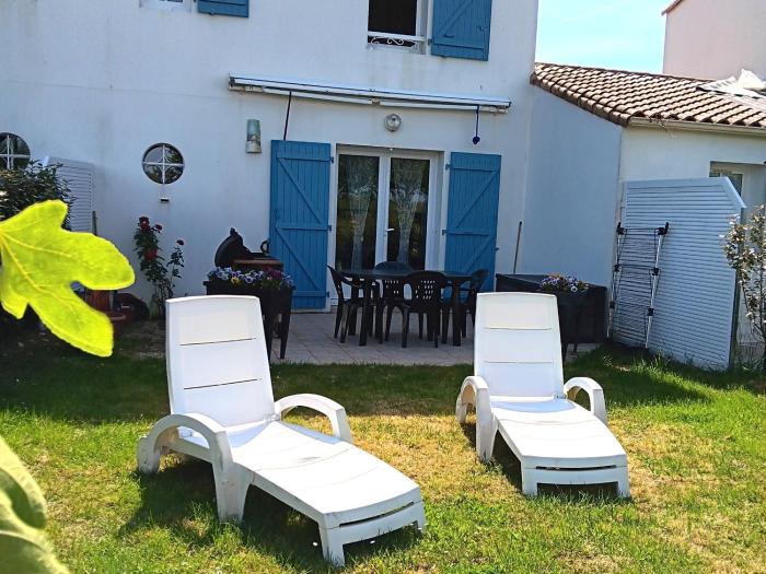 Maisonnette Vendéenne 4 Pers. avec Piscine Privée et Parking Privé - FR-1-476-240
