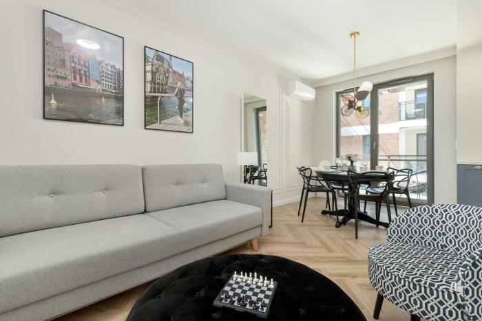 Exclusive Apartment with Parking, Air Conditioning and a Rooftop Terrace in the Centre of Gdańsk by Renters Prestige